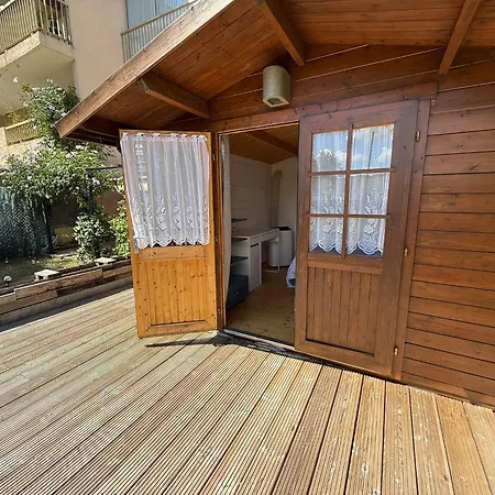 Appartement With Private Garden Courtyard, Quiet, & Near Beaches *