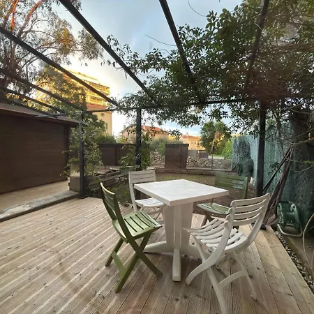 With Private Garden Courtyard, Quiet, & Near Beaches Appartement Cannes