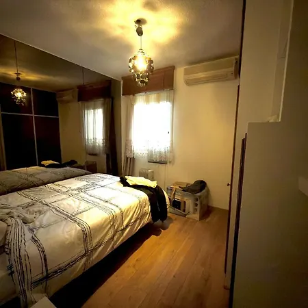 Apartment With Private Garden Courtyard, Quiet, & Near Beaches
