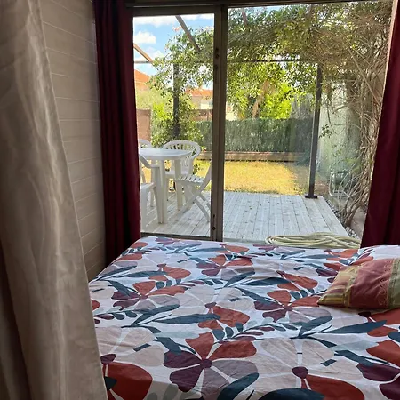 With Private Garden Courtyard, Quiet, & Near Beaches Appartement *