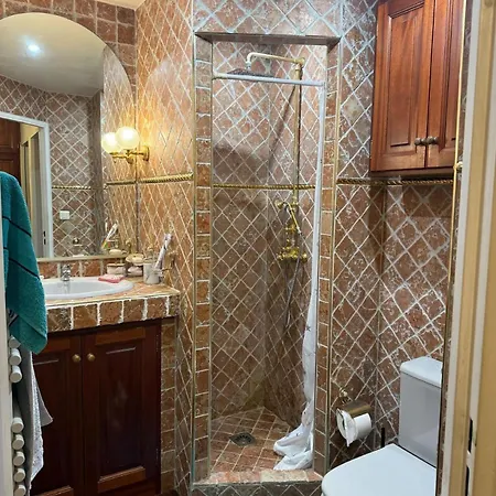 Apartment With Private Garden Courtyard, Quiet, & Near Beaches